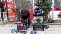 HELAL - Suriyeli Kardeşler Ayayakkabı Boyacılığıyla Geçimini Sağlıyor