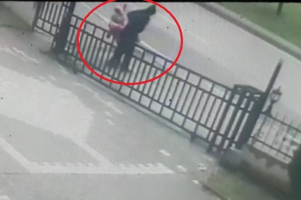 Kız çocuğunu kaçırma girişimi kamerada