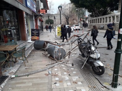 Antalya'da Fırtına Güneş Kollektörünü Söktü