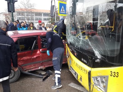 Bursa'da Can Pazarı...Yolcu Otobüsüyle Kafa Kafaya Çarpıştı