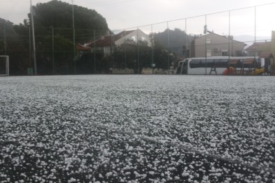 Dolu Yağışı Marmaris'i Beyaza Bürüdü