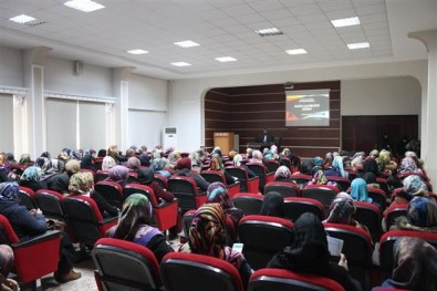 Erzincan'da 'Temel Aile Bilinci Eğitimi' Seminerleri Düzenleniyor