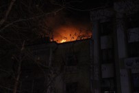 TAKSİ ŞOFÖRLERİ - İş Merkezinin Çatısı Alev Alev Yandı