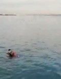 ÇEVİK KUVVET POLİSİ - Kadıköy'de Kahraman Çevik Kuvvet Polisinin Denize Düşen Genç Kızı Kurtarma Anları Kamerada