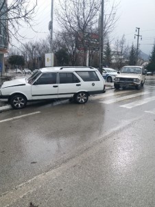 Kırmızı Işık İhlali Kaza Getirdi