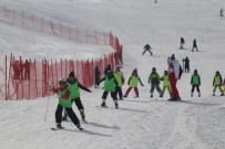 ERGAN DAĞI - Öğrenciler Karne Hediyelerini Kayak Öğrenerek Geçiriyor