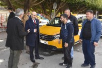 MAHMUT DEMIRTAŞ - Vali Demirtaş, Taksi Durağı Esnafını Ziyaret Etti