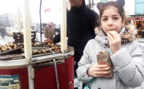 SEYYAR SATICILAR - Vatandaşlardan Cep Yakan Sokak Lezzeti Kestane Fiyatlarına Tepki