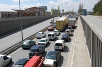 TRAFİK SORUNU - Eskişehir'de Her 3 Kişiye Bir Araç Düşüyor