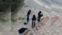 KIZ KAVGASI - Kızlar Sokak Ortasında Tekme Tokat Kavga Etti