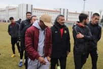 ESKIŞEHIRSPOR - Lisansı Çıkmayan Oyuncular Eskişehirspor'dan Ayrıldı