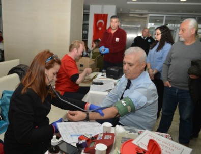 Nilüfer Belediyesi Çalışanlarından Kök Hücre Ve Kan Bağışı