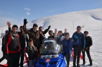 FATİH YURDAKUL - Sokakta Çalıştırılan Çocukların Kayak Keyfi