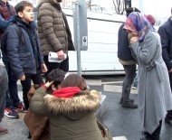 GAZİOSMANPAŞASPOR - Sultangazi'de Ters Yöne Giren Araç Ticari Otomobille Çarpıştı Açıklaması 4 Yaralı