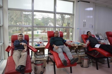 Anadolu Gençlik Derneğinden Kan Bağış Kampanyası