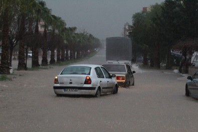 Antalya'da Şiddetli Yağış Ve Fırtına