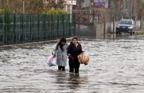 Aşırı Yağış 20'Ye Yakın Evde Su Baskınına Neden Oldu
