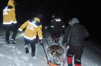 YAŞLI KADIN - Karlı Yollar Yaya Aşıldı, Yaşlı Kadın Sedyeyle Taşınarak Kurtarıldı