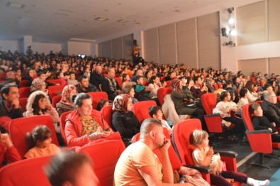 Kastamonu'da Çocuklar Aileleriyle Birlikte Tiyatronun Tadını Çıkardı