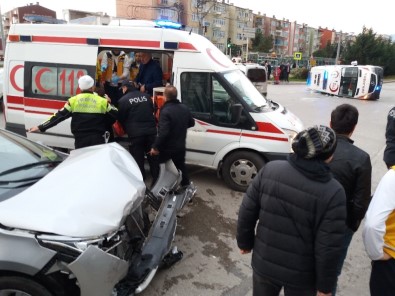 Samsun'da Ambulans İle Otomobil Çarpıştı Açıklaması 6 Yaralı