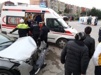 İSMET İNÖNÜ - Samsun'da Ambulans İle Otomobil Çarpıştı Açıklaması 6 Yaralı