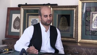 Sanat Eserine Dönüştürülen Kuru Yapraklar