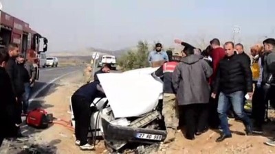 Şanlıurfa'da İki Otomobil Çarpıştı Açıklaması 11 Yaralı