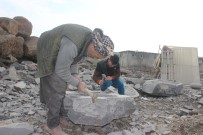 KARACADAĞ - Taş Ustası 35 Yıldır Bazalt Taşlarını Sanat Eserine Dönüştürüyor