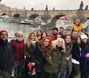 ÖĞRETMENLER GÜNÜ - Vali Sonel Sözünü Tuttu, 24 Öğretmen Prag'ı Gezdi