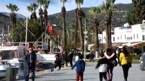 Bodrum'da Vatandaşlar Güneşli Havanın Tadını Çıkardı