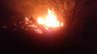 Kastamonu'da Çıkan Yangında Bir Ev Kül Oldu