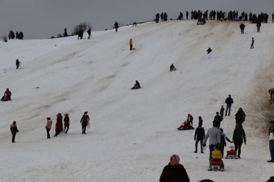 Kayak Merkezi Açılmadan İnsan Akınına Uğradı
