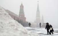 KAR FIRTINASI - Moskova'da 70 Yılın Kar Rekoru