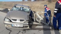 SABRI UZUN - Otomobil Şarampole Devrildi Açıklaması 1 Ölü, 4 Yaralı