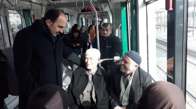 Başkan Altay Tramvayda Vatandaşlarla Bir Araya Geldi
