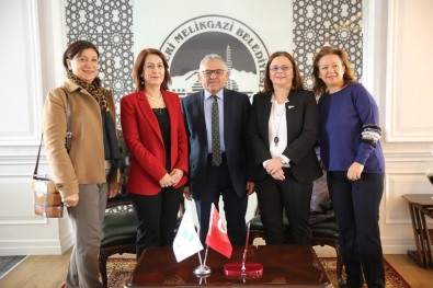 Başkan Büyükkılıç Açıklaması 'Kadın Girişimciler İçin Özel Çarşılar Oluşturacağız'