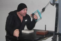 BİLEK GÜREŞİ - Demiri büktü dünya şampiyonu oldu