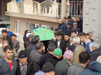 Evini Yaktığı İddia Edilen Ayvaz Özkan Toprağa Verildi