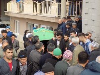 Evini Yaktığı İddia Edilen Ayvaz Özkan Toprağa Verildi