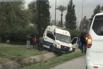 İzmir'de Ambulans Yoldan Çıktı Açıklaması 5 Yaralı