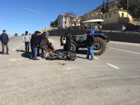 SAKÇAGÖZÜ - Nurdağı'nda Motosiklet Traktör İle Çarpıştı