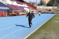 KıRAATHANE - 71 Yaşındaki Veteran Atlet, Gençlere Taş Çıkartıyor