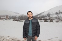 Sokak Köpeğini Eliyle Beslerken Görüntülenen Kişi, Öğretmen Çıktı