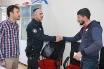 BEBEK MAMASI - Suriyeli Adam Bulduğu Çantayı Polise Teslim Etti
