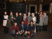 ANKARA DEVLET TIYATROSU - Türkiye Burslusu Öğrenciler Türkçe Tiyatro Oyununu İzledi