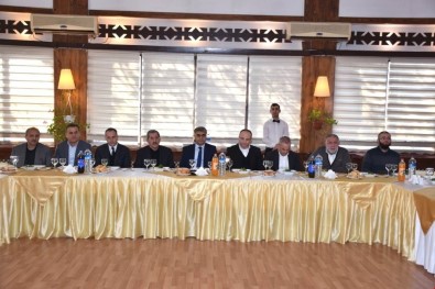 Vali Gürel, OSB'de Faaliyet Gösteren İş Adamlarıyla Bir Araya Geldi