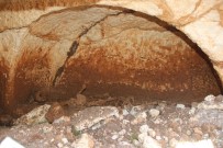 DUTLUCA - Yer Altındaki Mağarada 2 Kaya Mezarı Bulundu