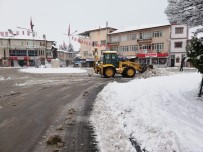 KAR TEMİZLEME - Akçadağ'da Karla Mücadele Sürüyor