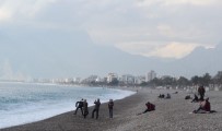 KARLı HAVA - Antalya'da Ocak Ayında Deniz Keyfi