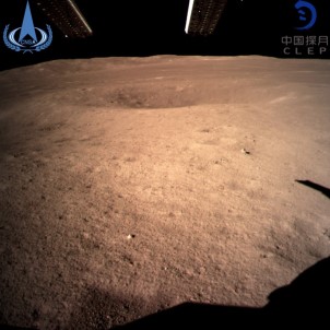 Çin, Ay'ın karanlık yüzüne uzay aracı indirdi